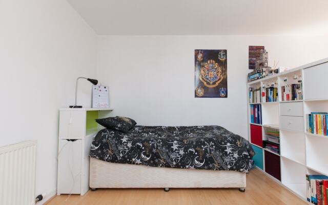 Ideal Fringe Base: Great Value + Free Parking!