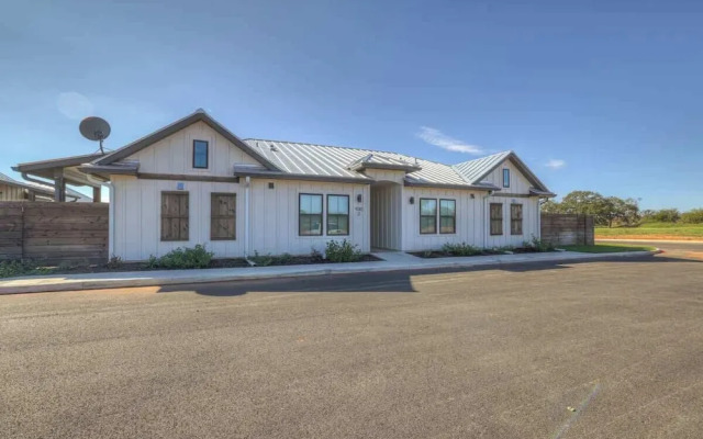 Hill Country Wine Hideaway