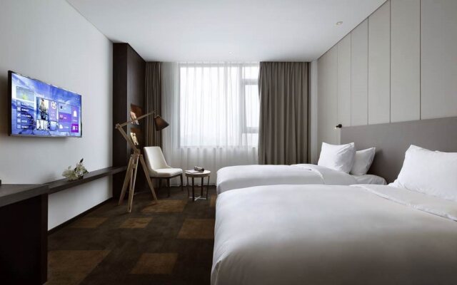 Ease House Hotel