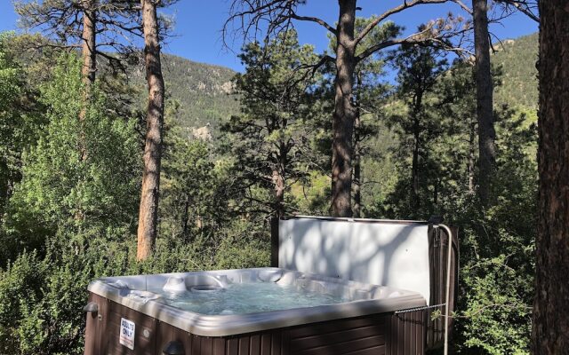 Rocky Mountain Lodge
