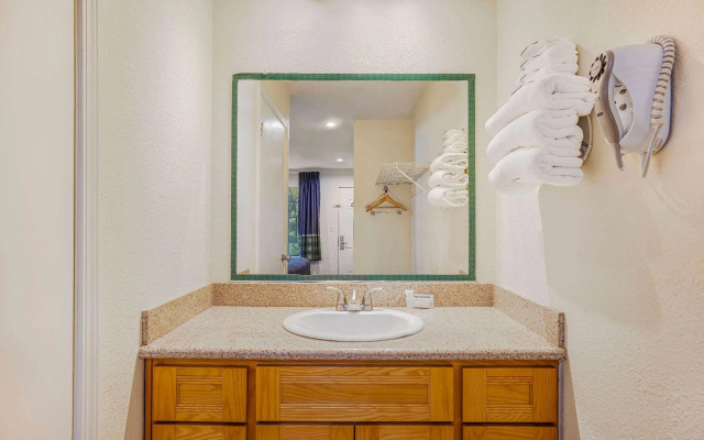 Super 8 By Wyndham Auburn