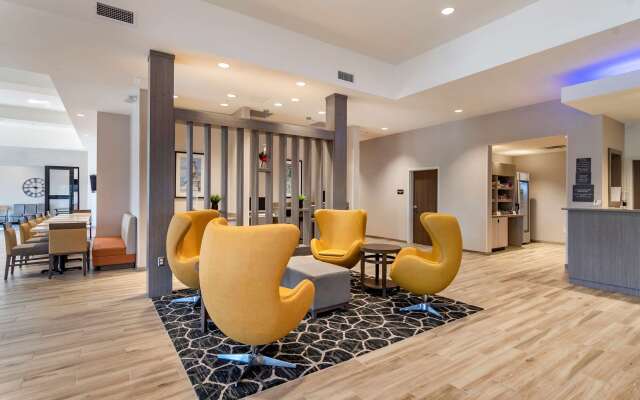 Comfort Suites Grandview - Kansas City