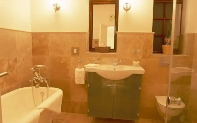 Villa Honeywood Guest House