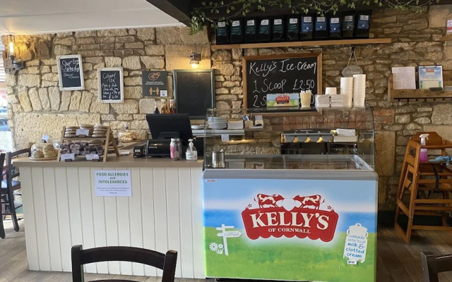 Priory Tearooms Burford With Rooms