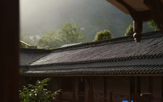 Qingcheng Houshan Huaguan Mountain Villa