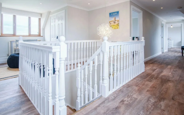 Highfield - 5 Bedroom Holiday Home - Pembroke Dock