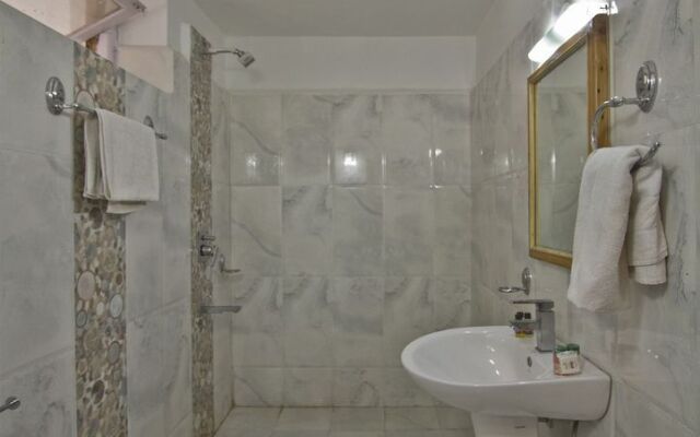 OYO 6398 Hotel Holiday Home International