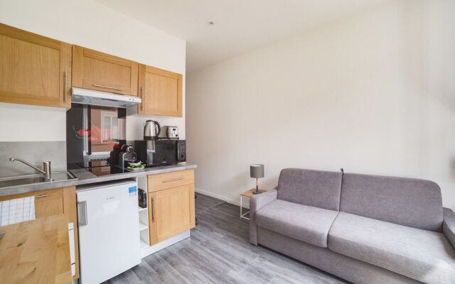 Modern studio near train station Part-Dieu by GuestReady
