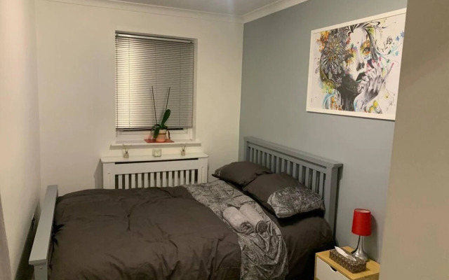 Lovely 2-bed Apartment in Wallasey, Sleeps 4