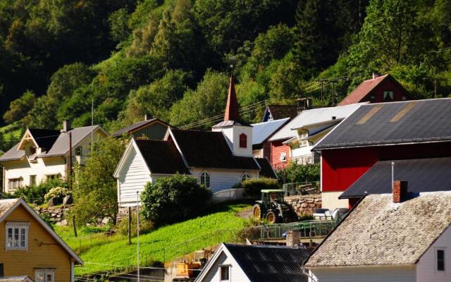Visit Undredal