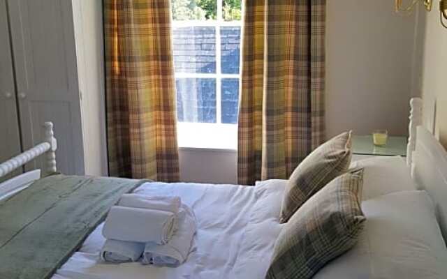 Central Bar Guesthouse