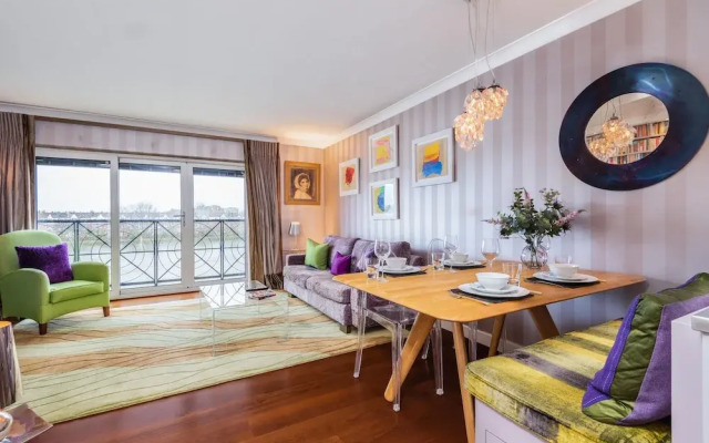 Immaculate Hammersmith Home By The River Thames