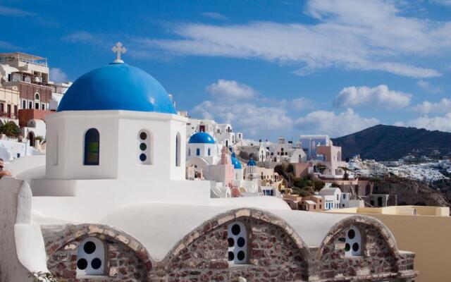 The Ivory Suite in Santorini