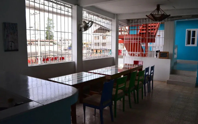 Chescos Hostel & Hotel