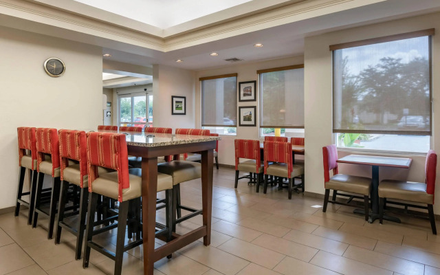 Comfort Inn & Suites DeLand - near University