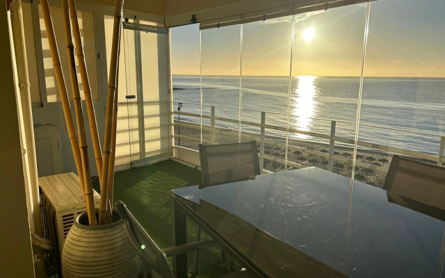 Apartamento En Primera Linea/Beachfront Apartment