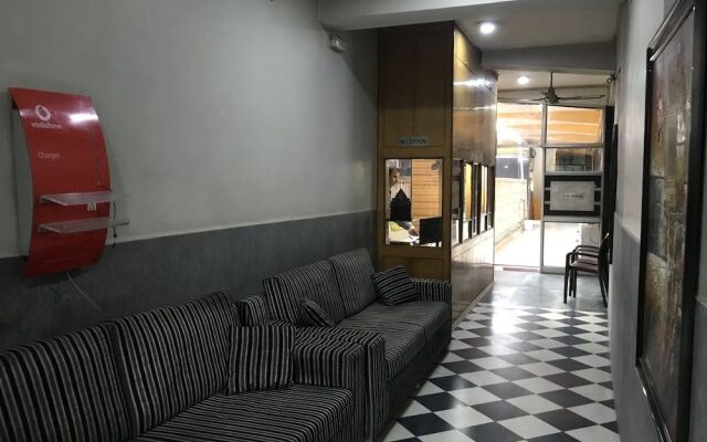 OYO 27864 Hotel Samrat
