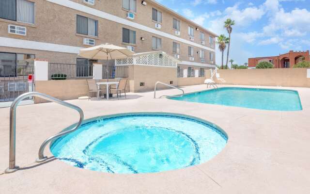 Super 8 by Wyndham Lake Havasu City