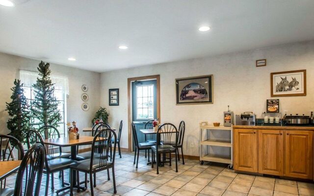 Econo Lodge Inn & Suites Lake Of The Ozarks