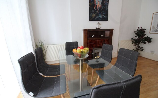 Kensington 3 Bed 2 Bath Apartment