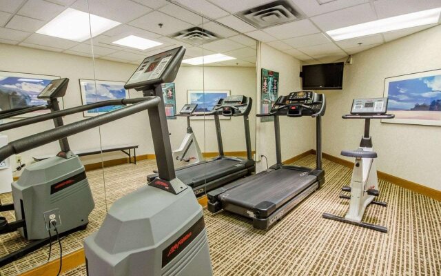 Clarion Pointe Louisville East