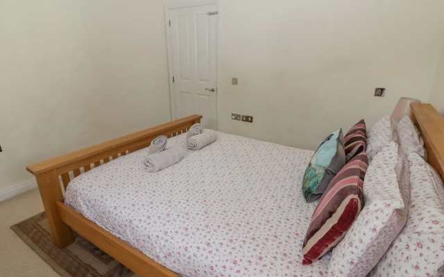 3 Strawberry Close
