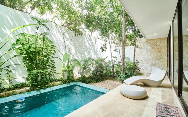 Omara 2-BR Pool · Tropical 2-BR Condo With Private Pool + Amenities!