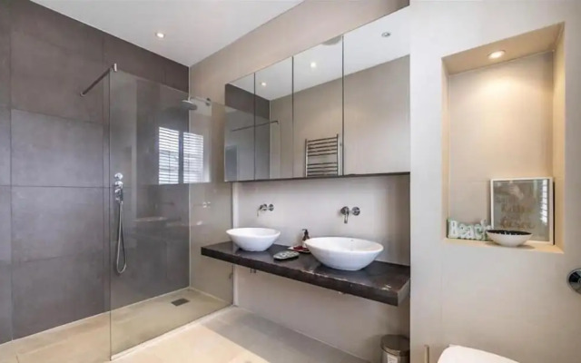 London Charm on Connaught Avenue