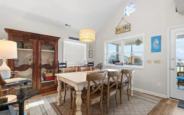 Heaven's Anchor 3 Bedroom Home by RedAwning