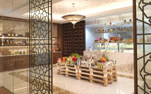 Bab Al Qasr Hotel