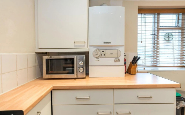 Spectacular 2BD Flat in Shepherds Bush