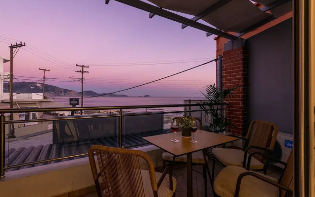 Mouria Studios & Apartments