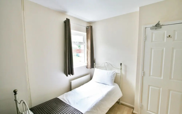 Central Studios Hatherley by Roomsbooked