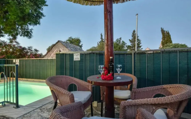 Peaceful Island Haven With Pool, BBQ & Games Area