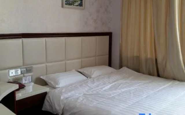 Tianfu Hotel (Yichun Lindu Wood Sculpture Park)