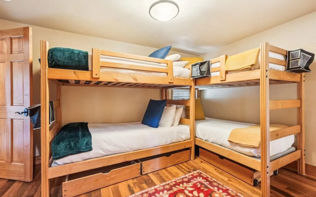 Friendly Fox Chalet 8 Bedroom Home by RedAwning