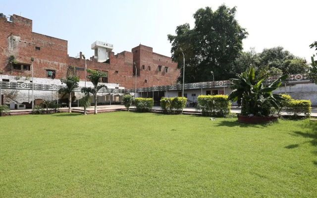 The Palms Resort By OYO Rooms