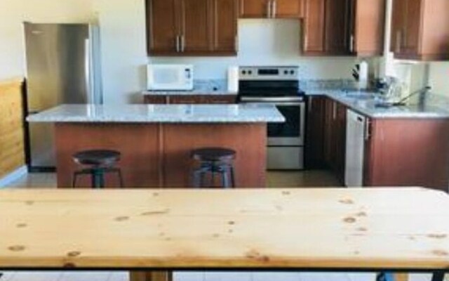 6 Bed Blue Mountain Chalet with Hot Tub 8