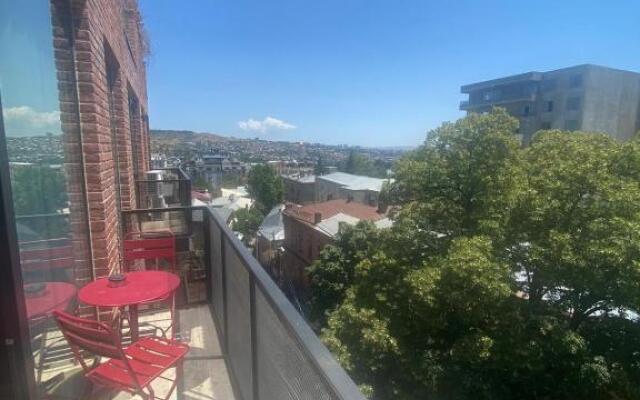 2Br Luxury Apartment With 2 Balconies In Historic Tbilisi