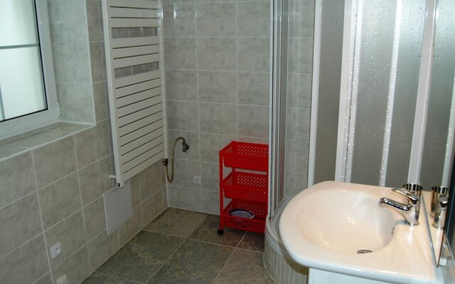 Serene Holiday Home With Private Garden, Whirlpool, Terrace