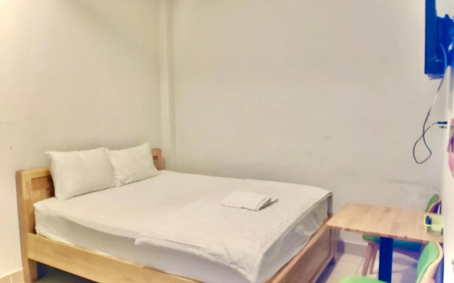 RedDoorz White 1 Hotel