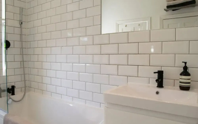 Stunning First Floor Flat In Excellent Location