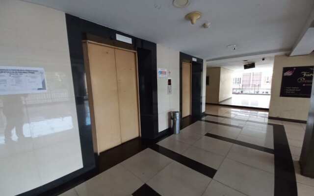 OYO 93352 Apartement Gateway Cicadas By Db Rent
