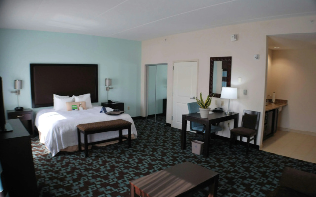 Hampton Inn & Suites Nashville @ Opryland