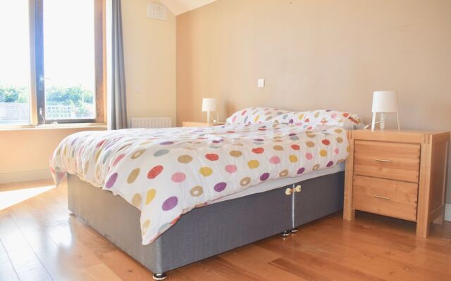 Spacious, Bright & Modern 3 Bedroom Family Home