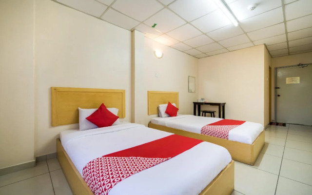 OYO 301 River Inn Hotel