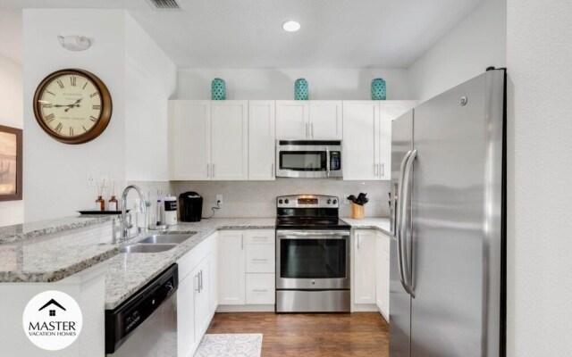 4 Bedroom Lucaya Village Townhouse by RedAwning