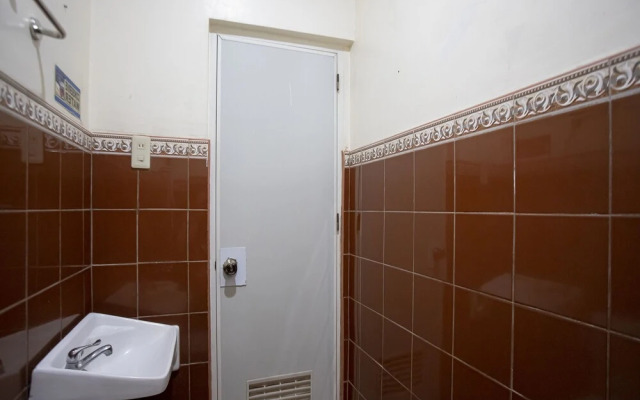 OYO 812 Laura's Hotel