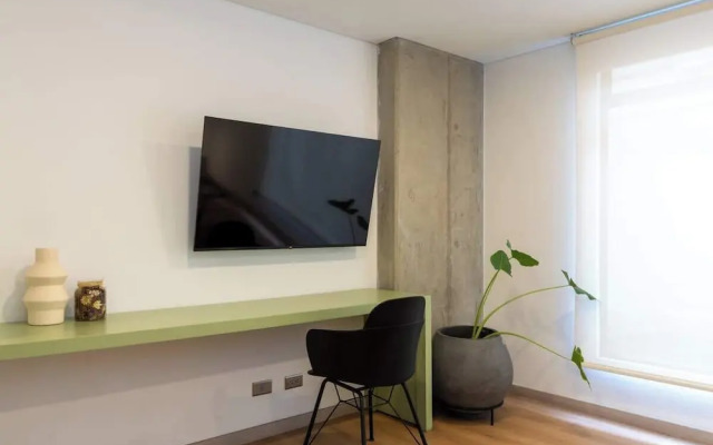 Cozy 3 BR w/ Balcony in Laureles Medellín