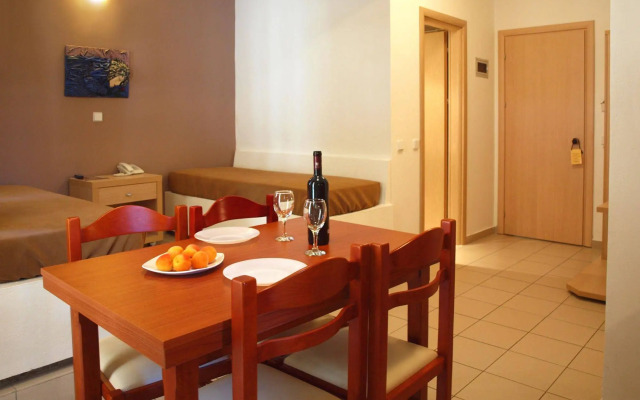 Caravel Apartment Hotel
